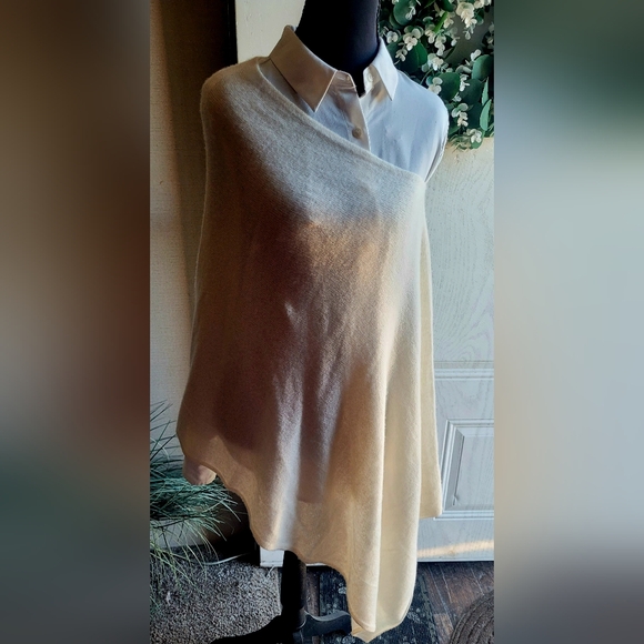 J. Crew Elegant Cream Sweater Poncho - Picture 5 of 7